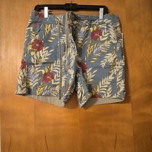 NWT Tailor Vintage Waikiki Reversible Print Khaki Shorts Size M